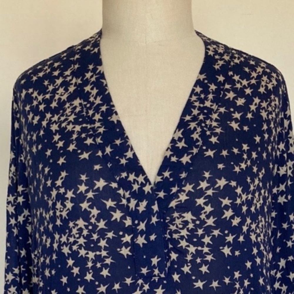 H&M L.O.G.G. stars print, viscose crinkle fabric,  button down top, navy blue, 4 - Picture 2 of 10